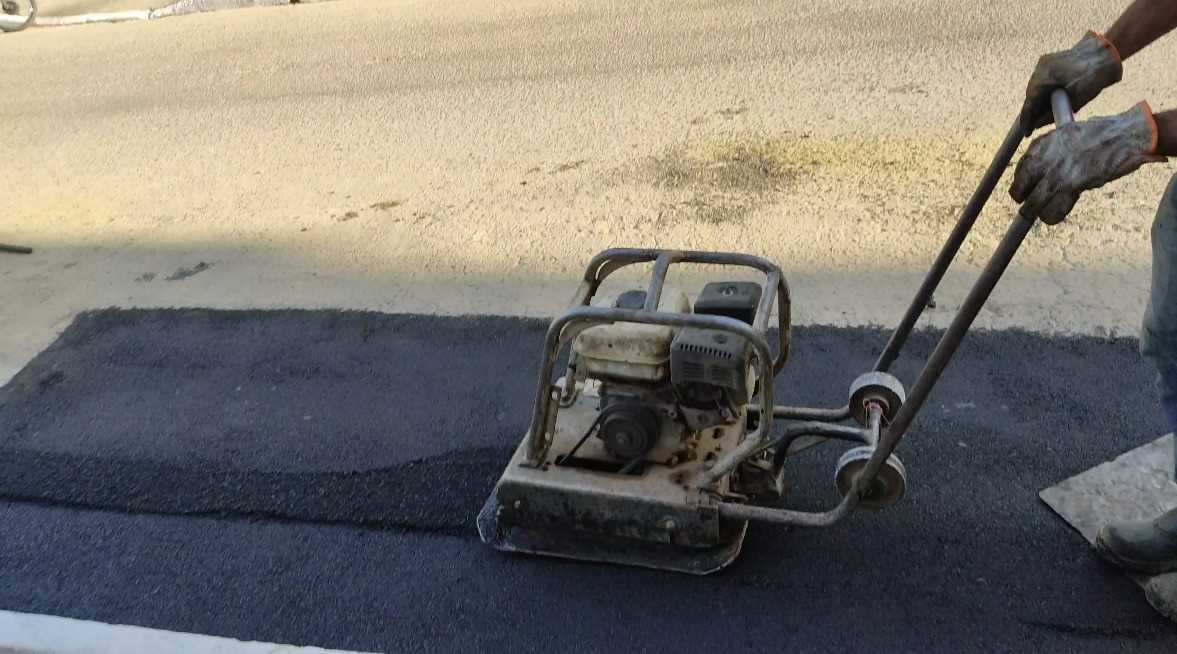 Camacã: Prefeito acompanha recapeamento asfáltico no centro da cidade